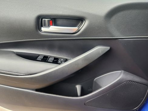 Used 2025 Toyota Corolla SE w/ SE Package image 22