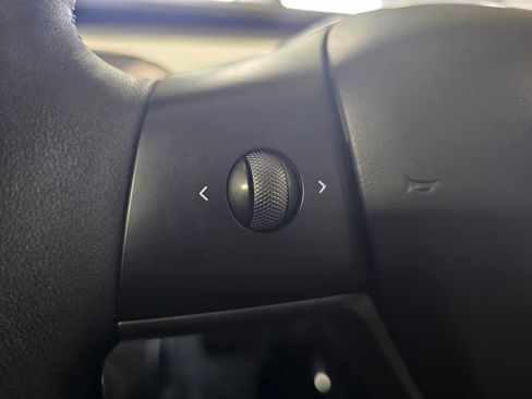 Used 2023 Tesla Model Y AWD image 20