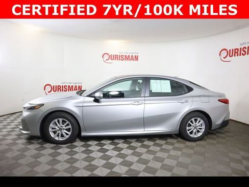 Used 2025 Toyota Camry LE image 8