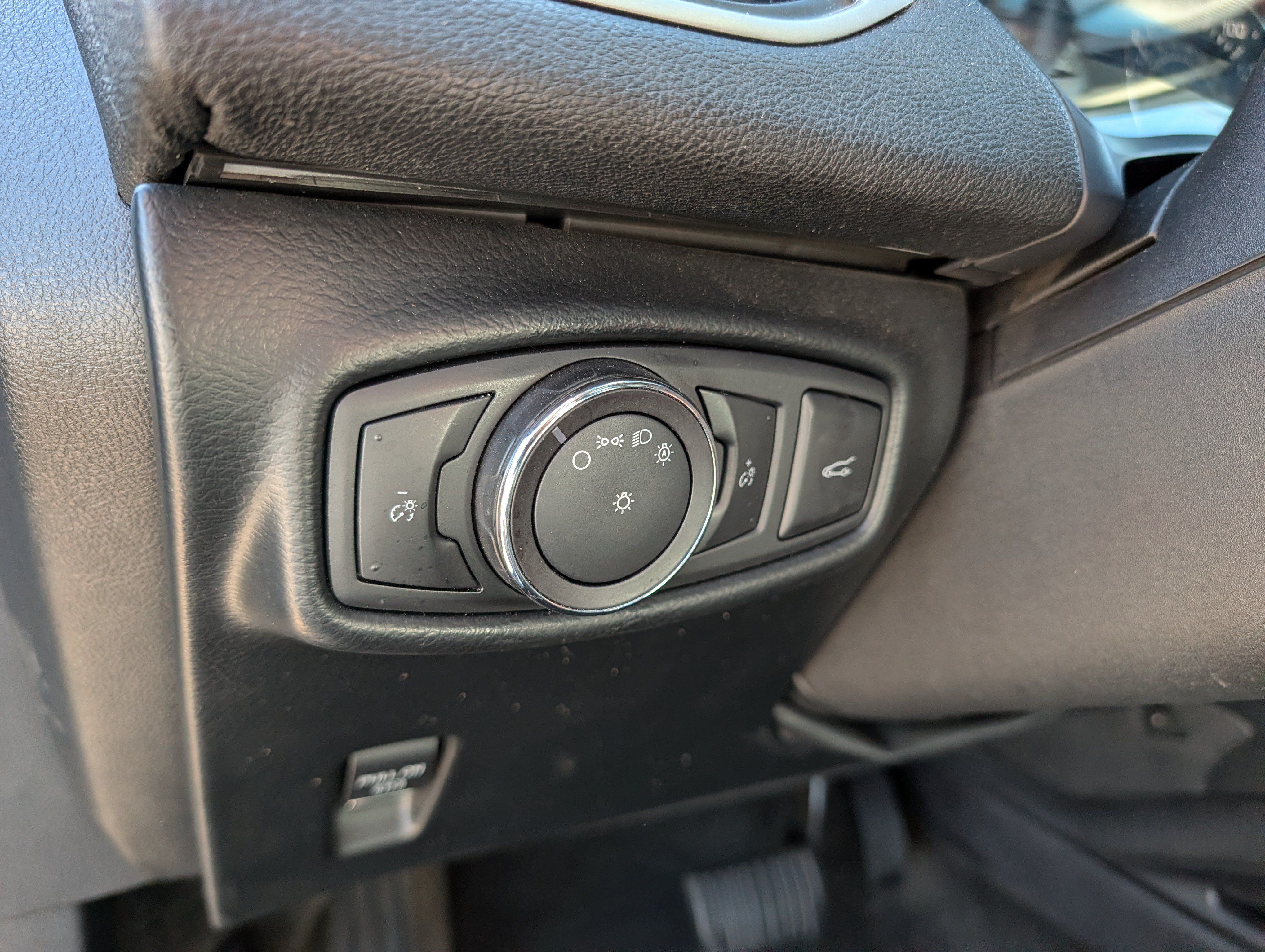 Used 2015 Lincoln MKZ w/ Equipment Group 101A Select FWD image 24
