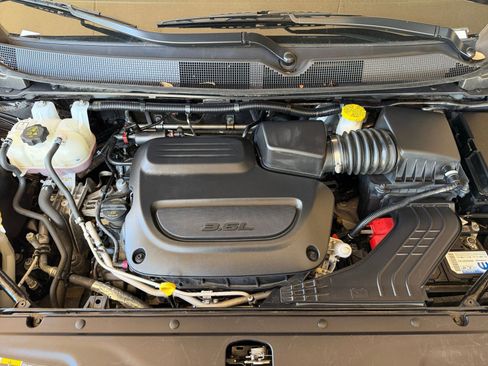 Used 2024 Chrysler Pacifica Touring-L FWD image 30