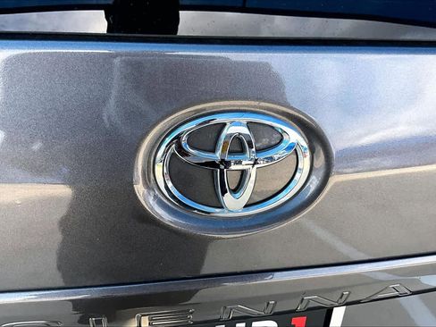 Used 2015 Toyota Sienna LE FWD image 30