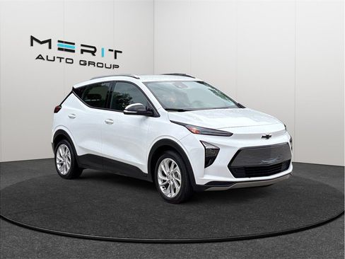 Used 2023 Chevrolet Bolt EUV LT FWD image 1