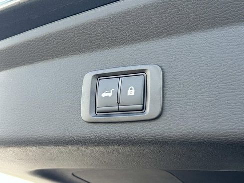 Used 2025 Mitsubishi Outlander SE image 12