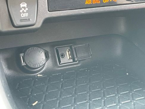 Used 2019 Toyota RAV4 XLE w/ Carpet Mat Package image 9