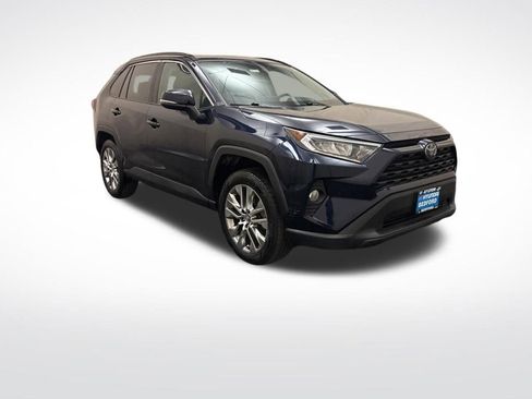 Used 2020 Toyota RAV4 XLE Premium image 3