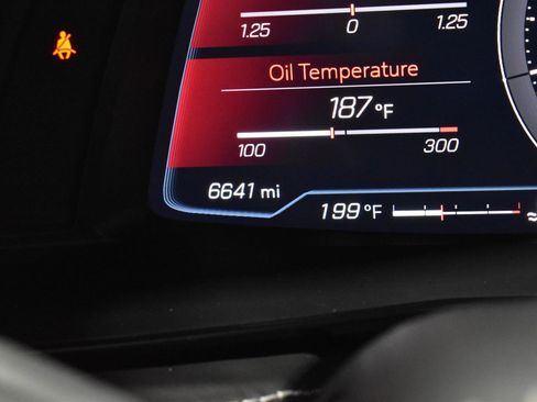 Used 2022 Chevrolet Corvette Stingray Premium Cpe w/ Body-Color Dual Roof Package image 17