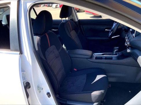 Used 2022 Nissan Sentra SR w/ Midnight Edition image 9