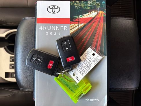 Used 2021 Toyota 4Runner SR5 Premium w/ Moonroof Package AWD/4WD image 33