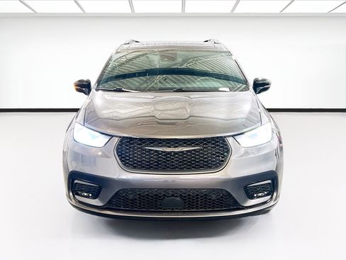 Used 2023 Chrysler Pacifica Limited w/ S Appearance Package FWD image 2