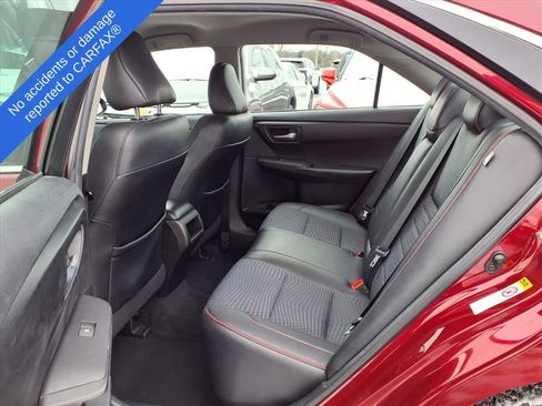 Used 2015 Toyota Camry image 11