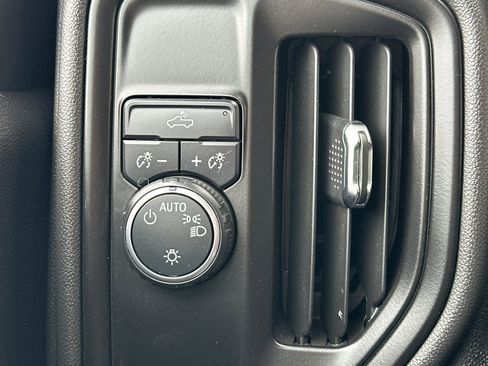 Used 2020 Chevrolet Silverado 1500 Custom w/ Custom Value Package image 32