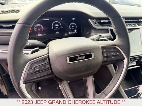 Used 2023 Jeep Grand Cherokee Altitude image 17