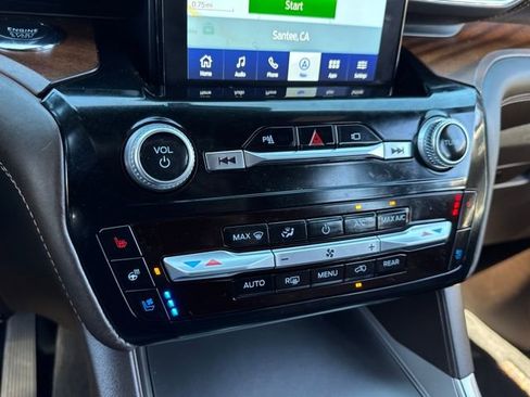 Used 2022 Ford Explorer King Ranch w/ Premium Technology Package image 13