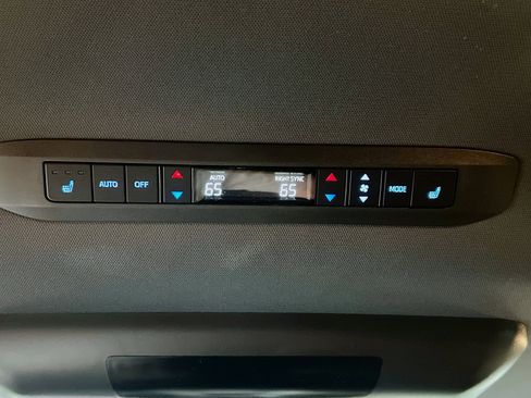 Used 2021 Toyota Sienna Platinum AWD/4WD image 21