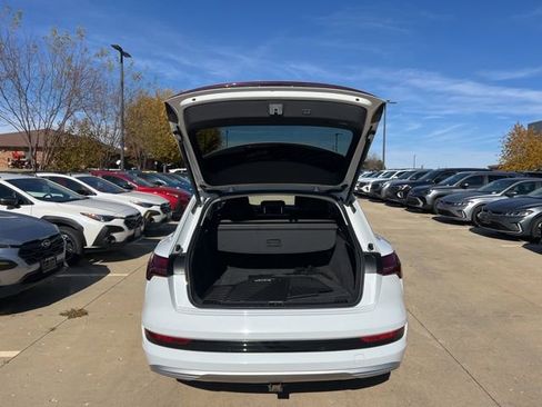 Used 2021 Audi e-tron Premium Plus w/ Premium Plus Package image 9