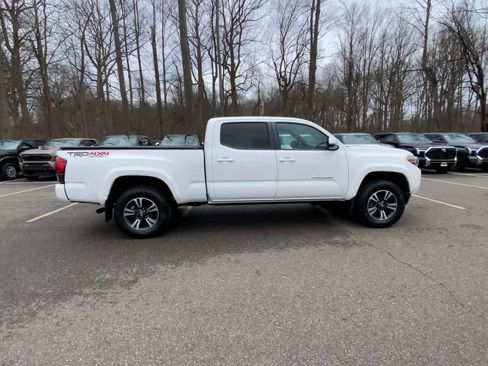 Used 2019 Toyota Tacoma TRD Sport image 9