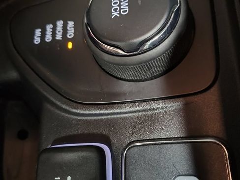 Used 2018 Jeep Compass Limited AWD/4WD image 19