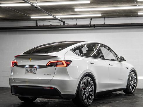 Used 2023 Tesla Model Y Long Range image 5