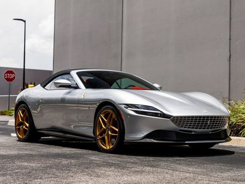 Used 2024 Ferrari Roma Spider image 16