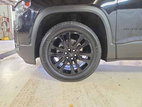 Used 2021 GMC Acadia SLE w/ Elevation Edition image 24