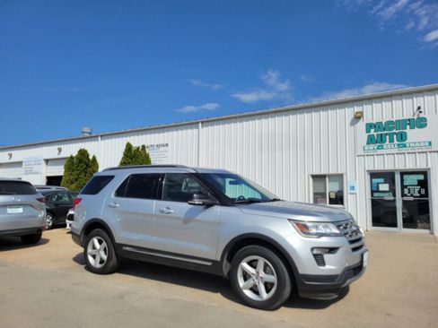 Used 2018 Ford Explorer XLT w/ Equipment Group 201A AWD/4WD image 9
