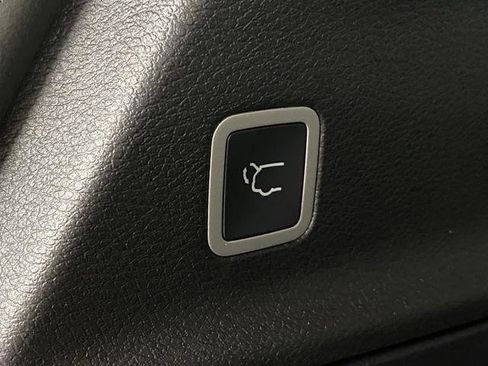 New 2026 Chrysler Pacifica Select w/ S Appearance Package image 15