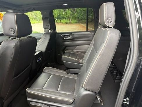 Used 2023 GMC Yukon XL SLT w/ SLT Premium Package AWD/4WD image 18