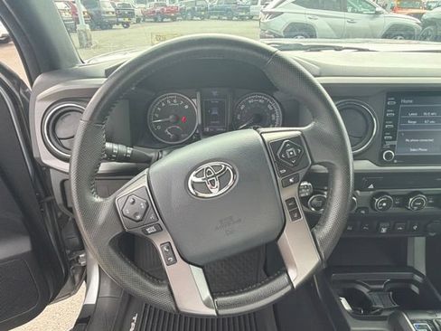 Used 2020 Toyota Tacoma TRD Off-Road w/ Technology Package AWD/4WD image 21