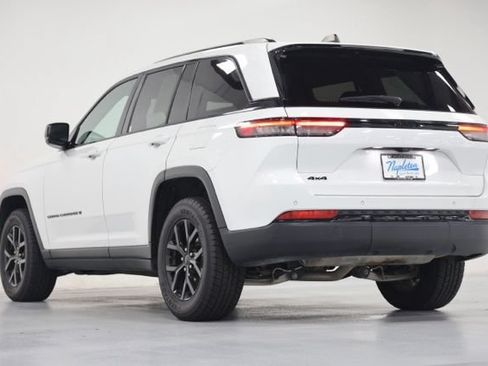Used 2024 Jeep Grand Cherokee Altitude AWD/4WD image 11