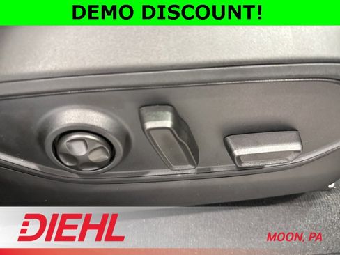 New 2025 Jeep Grand Cherokee Limited w/ Trailer Tow Package image 15