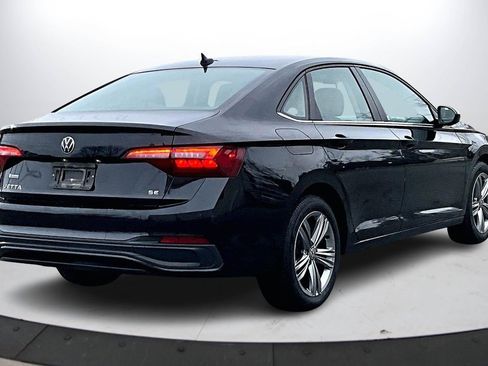 Used 2024 Volkswagen Jetta SE image 9