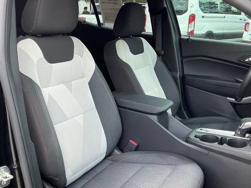 Used 2024 Chevrolet Trax RS FWD image 28
