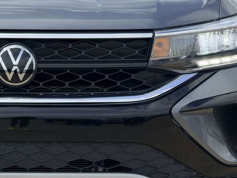 Used 2024 Volkswagen Taos SE FWD image 5