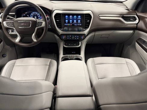 Used 2023 GMC Acadia SLT w/ Technology Package image 3