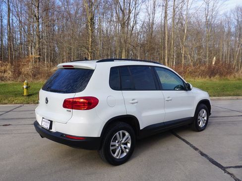 Used 2016 Volkswagen Tiguan S image 4