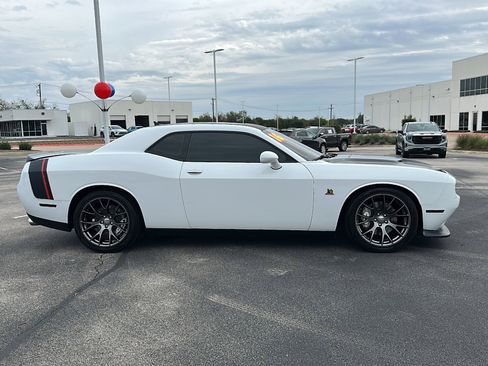 Used 2016 Dodge Challenger R/T Scat Pack w/ Leather Interior Group image 9