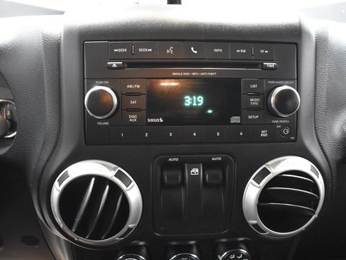 Used 2015 Jeep Wrangler Sahara w/ Connectivity Group AWD/4WD image 17