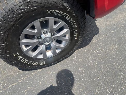 Used 2018 Toyota Tacoma SR5 AWD/4WD image 9