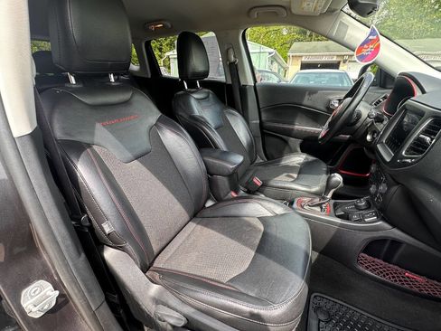 Used 2018 Jeep Compass Trailhawk AWD/4WD image 12
