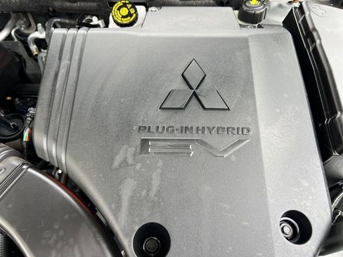 Used 2023 Mitsubishi Outlander SE image 38