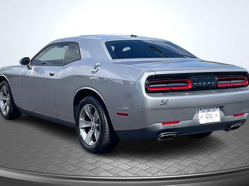 Used 2015 Dodge Challenger SXT RWD image 5