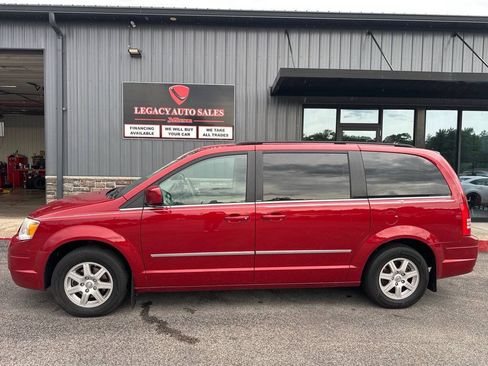 Used 2010 Chrysler Town & Country Touring FWD image 2