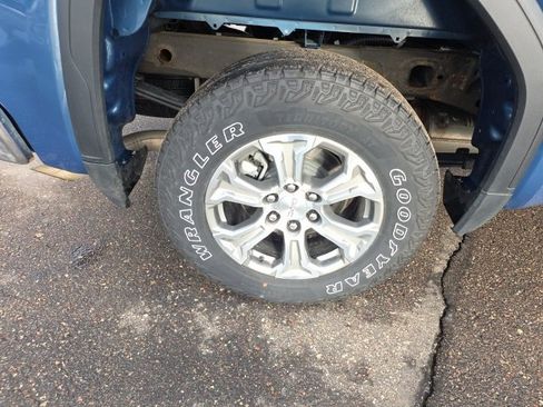 Used 2024 GMC Sierra 1500 SLE image 8