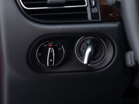 Certified 2025 Porsche Macan image 27