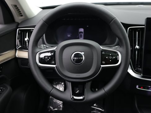 Used 2025 Volvo XC90 B5 Core AWD/4WD image 32