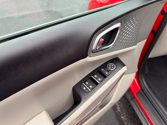 Used 2025 Kia Soul LX FWD image 16