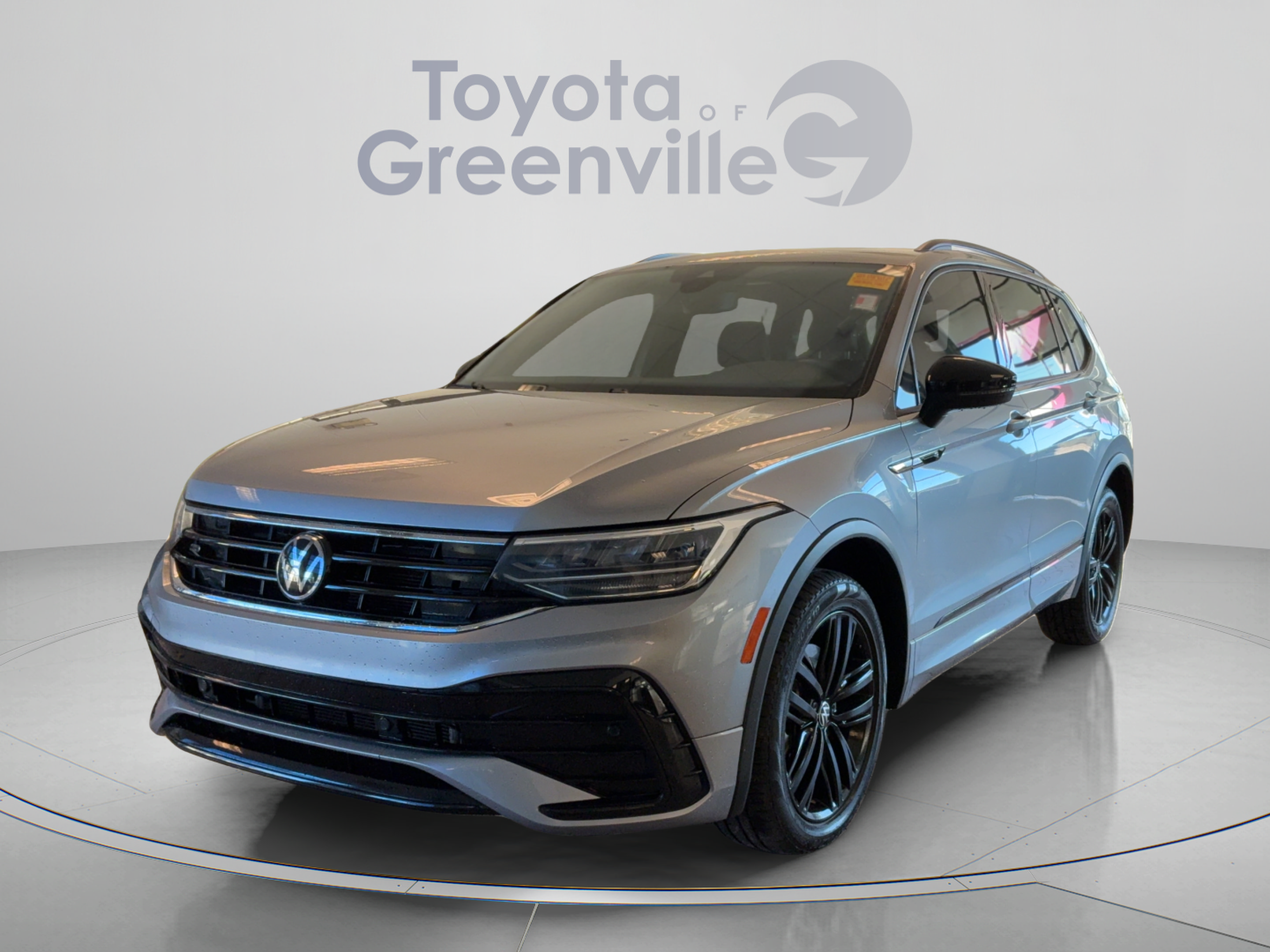 Used 2022 Volkswagen Tiguan SE R-Line FWD image 1