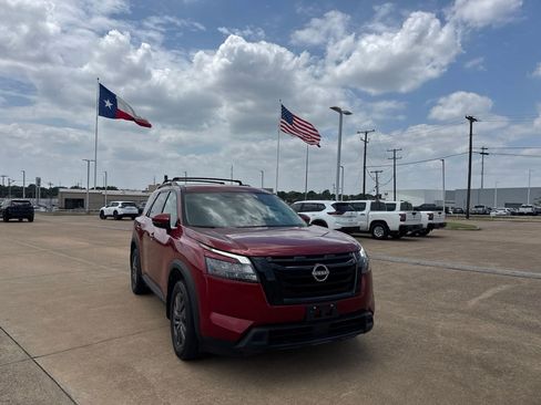Certified 2023 Nissan Pathfinder SV w/ Lighting Package (N92) FWD image 3