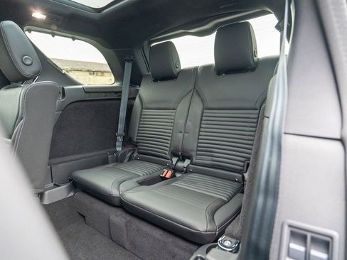 New 2026 Land Rover Discovery Limited Edition image 24